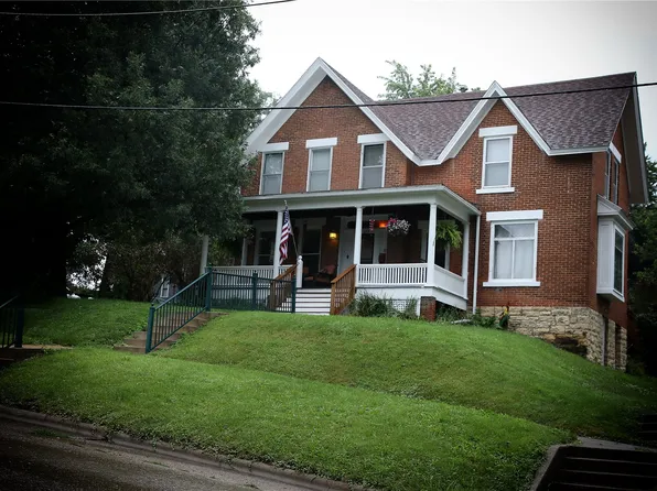 207 N Davis St, Anamosa, IA 52205