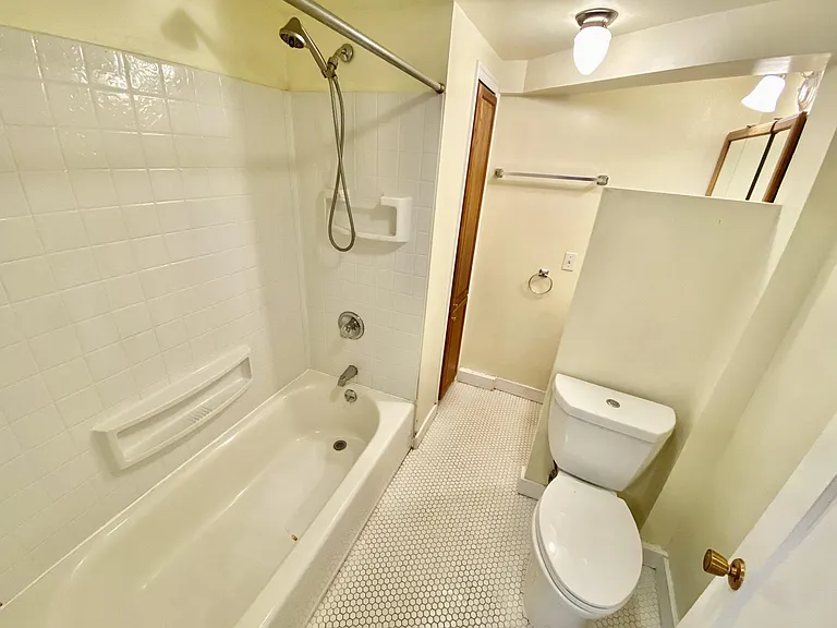 423 12th Ave E #3 — Photo 10