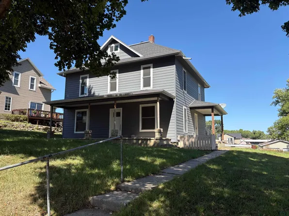 209 W Grand St, Hinton, IA 51024