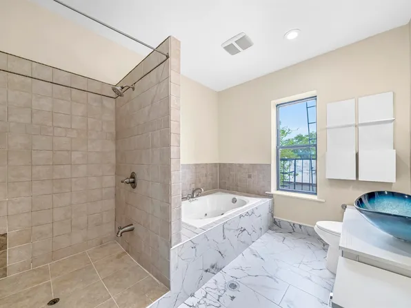 240 Clendenny Avenue image 32 of 40