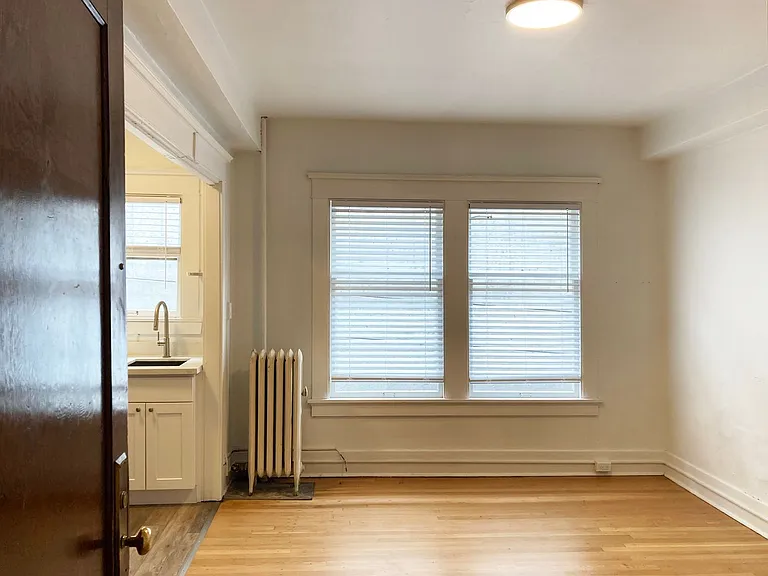 Virginian Apartments — Photo 3
