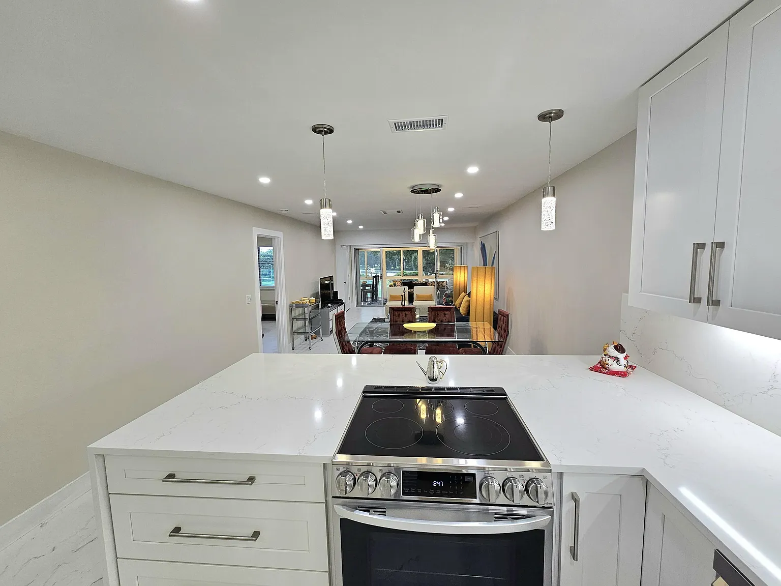 2 bed, 2.0 bath, 1148 sqft, $3,300 — Photo 2