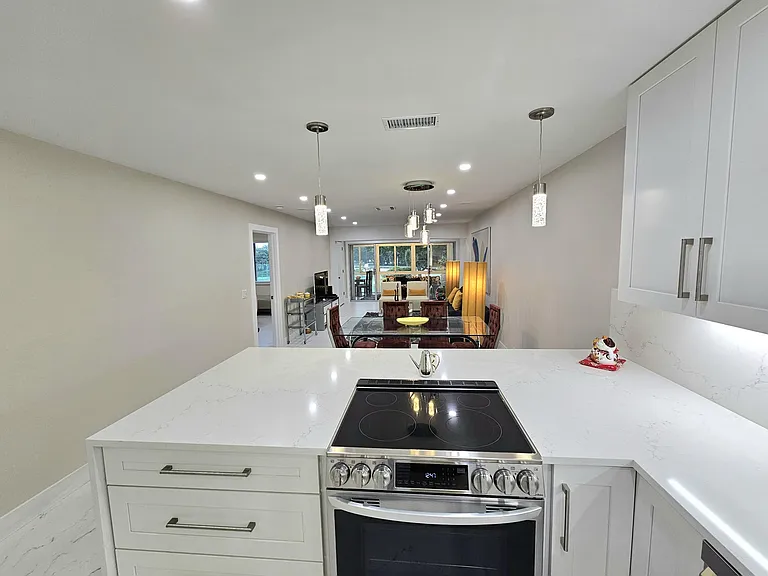 1631 NW 18th Ave #201 — Photo 2