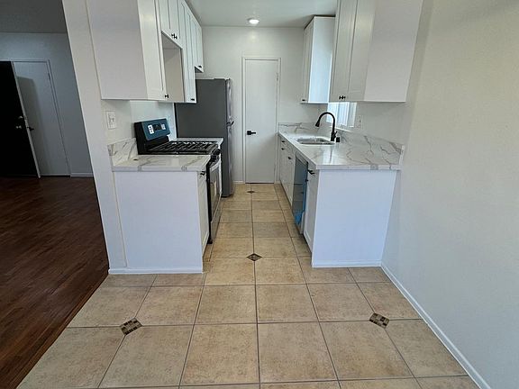 4th image of 7554 Romaine St #12