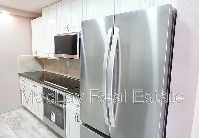 10444 N 69th St #107 — Photo 4