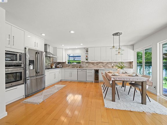 2nd image of 4815 Windermere Dr