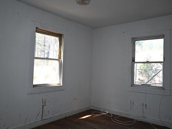 4th image of 36919 Oak St