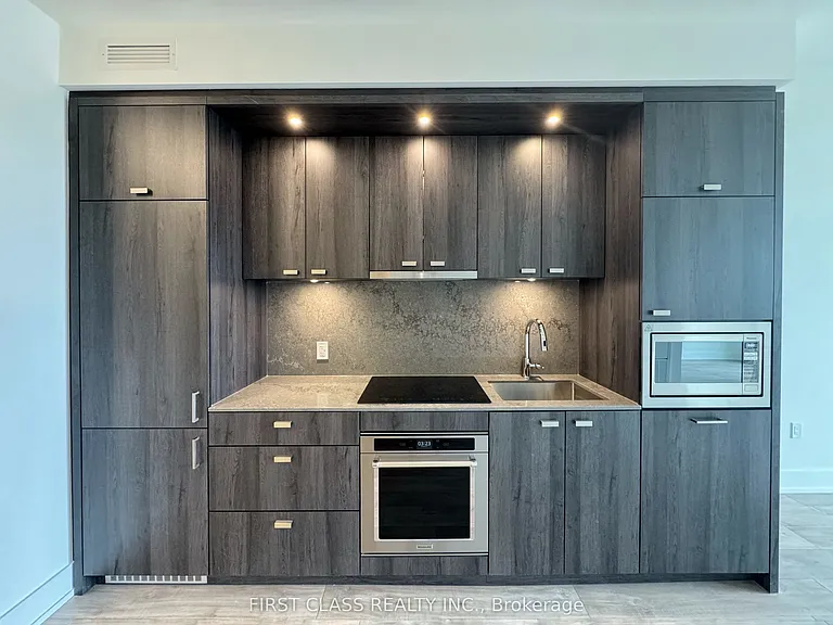 858 Dupont St #818 — Photo 7