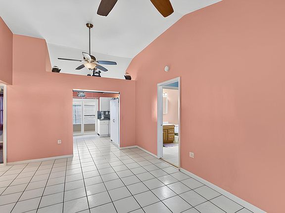 4th image of 207/227 Ethelyn Drive