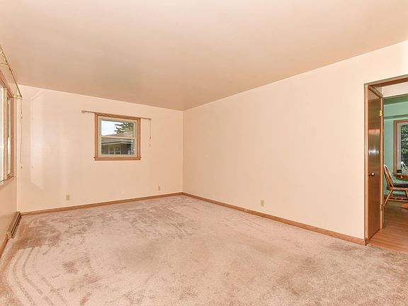 4th image of 5889 Oakwood Ave