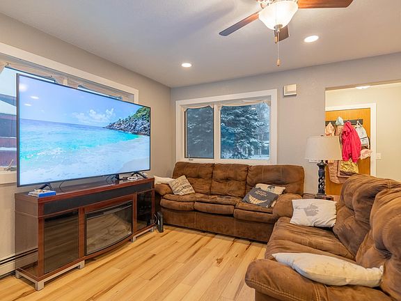 4th image of 455 Carlton Dr