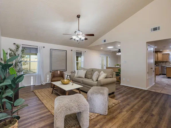 432 Stallion Rd SE, Rio Rancho, NM 87124