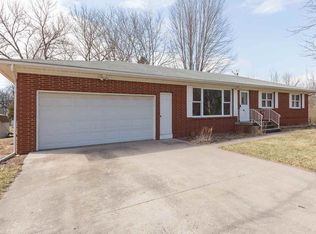 3704 Hazelcrest Dr, East Moline, IL