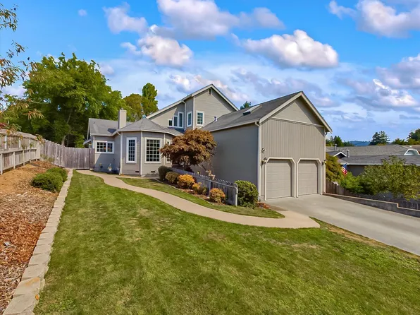 521 Nob Hill Rd, Fortuna, CA 95540