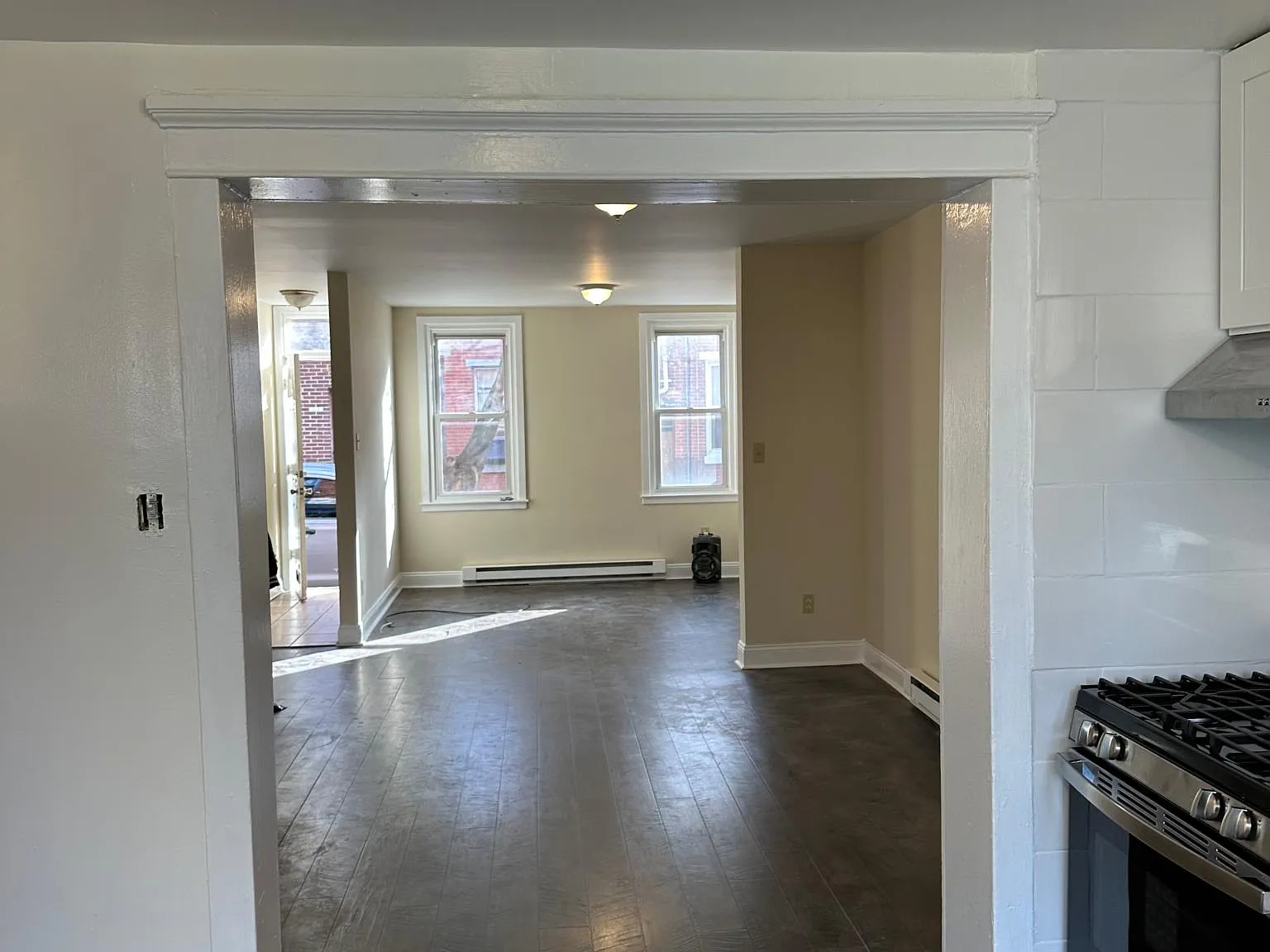 3 bed, 1170 sqft, $2,200 — Photo 4