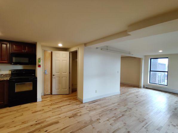 191 College St #404