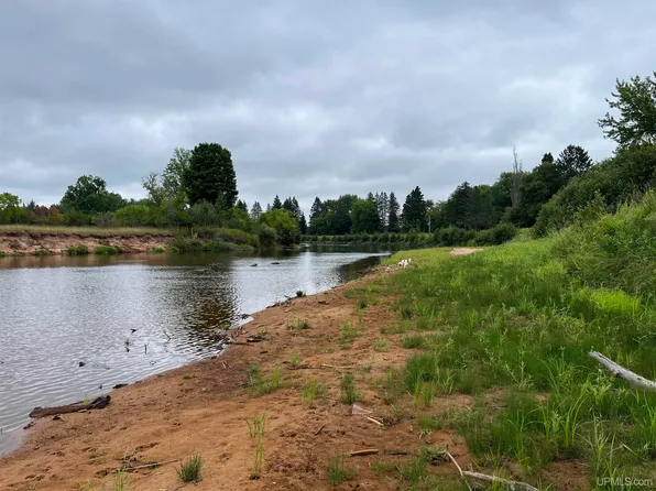 Sturgeon River Rd, Chassell, MI 49916