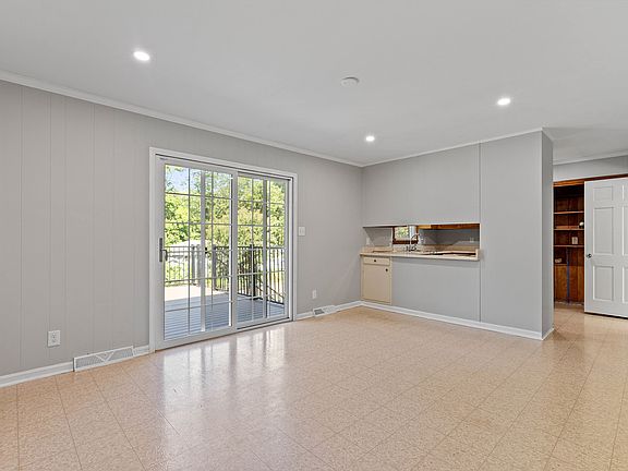 5th image of 407 Hillmont Dr NW