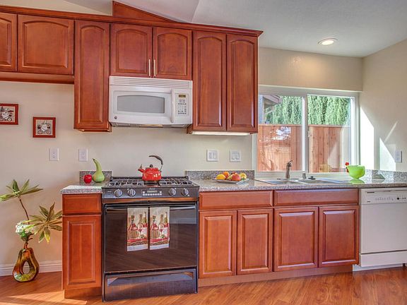 5th image of 679 Meadow Creek Dr
