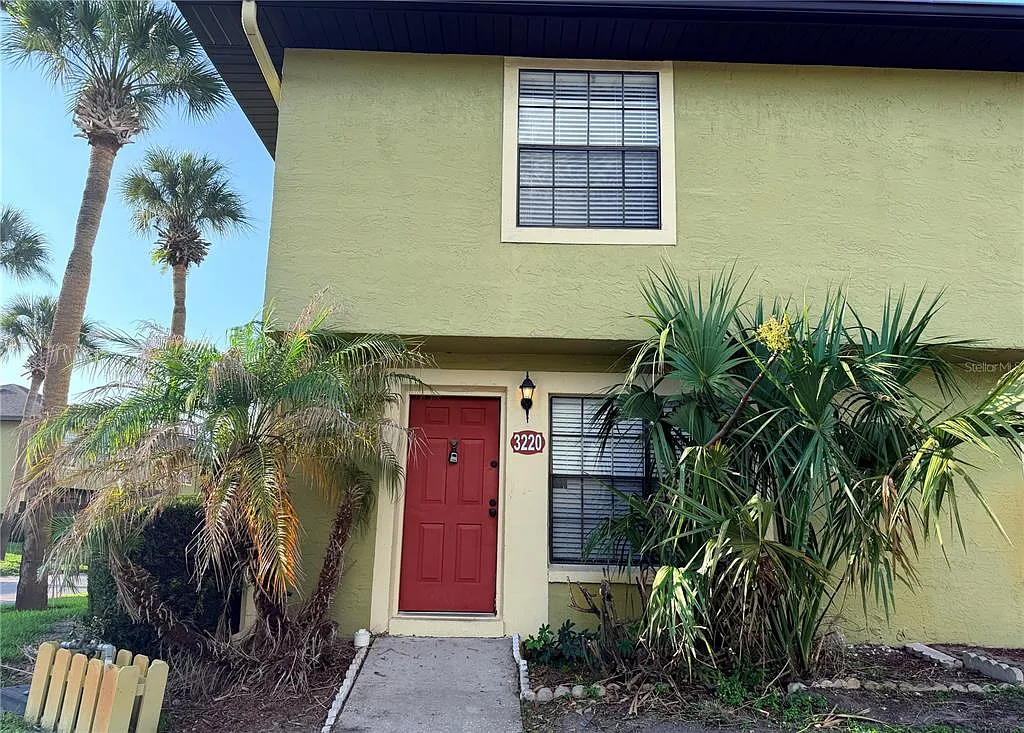 3 bed, 2.5 bath, 1151 sqft, $1,900 — Photo 1
