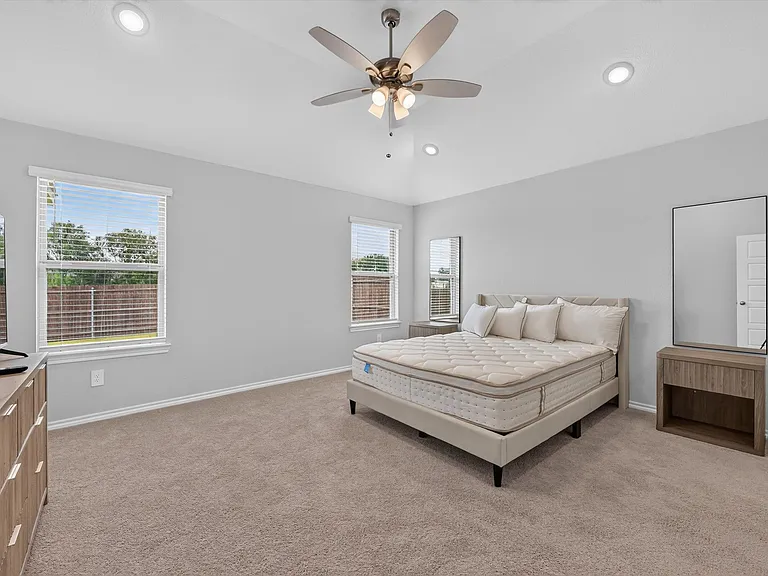 1637 Elle Ln — Photo 15