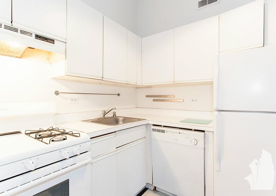 1st image of 2057 W Dickens Ave #3n3rd