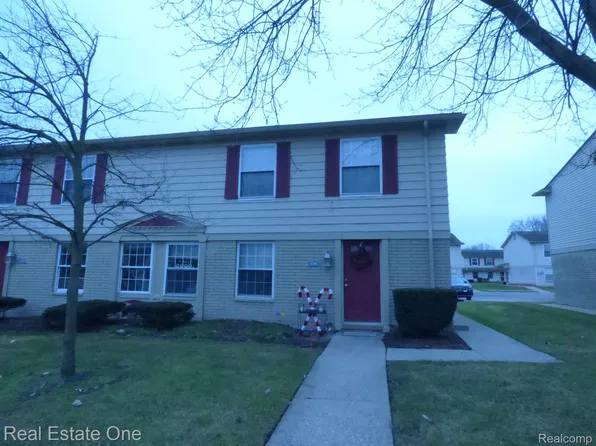 108 Princeton Dr, South Lyon, MI 48178