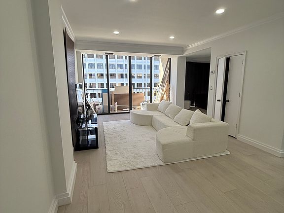 2nd image of 145 15th St NE APT 1426