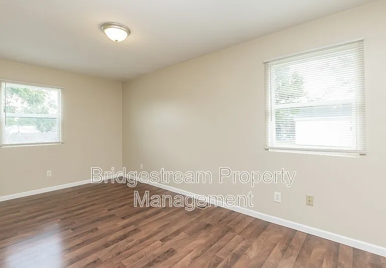 340 Walnut St — Photo 12