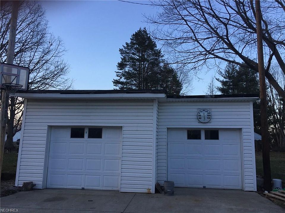 2nd image of 323 E Herrick Ave