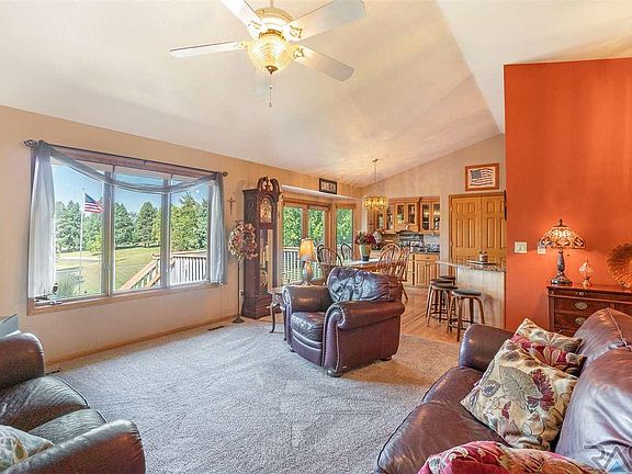 4th image of 428 N Linwood Ct