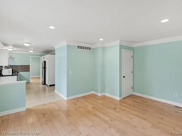 44820 Yorkshire Dr — Photo 5