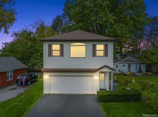 3057 Moss St, Keego Harbor, MI 48320