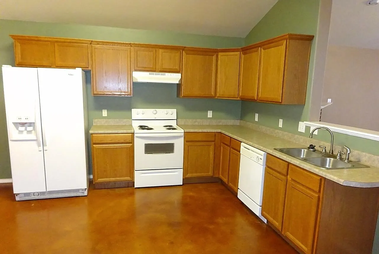 3 bed, 2.0 bath, 1453 sqft, $1,400 — Photo 3