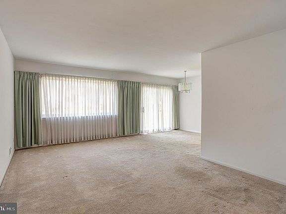 5th image of 15810 Bradford Dr