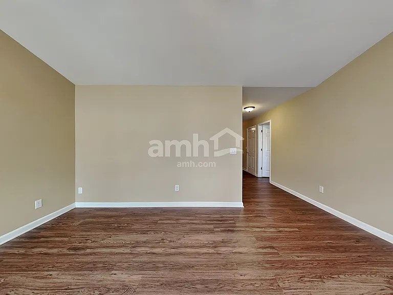 1867 Longmont Dr — Photo 4