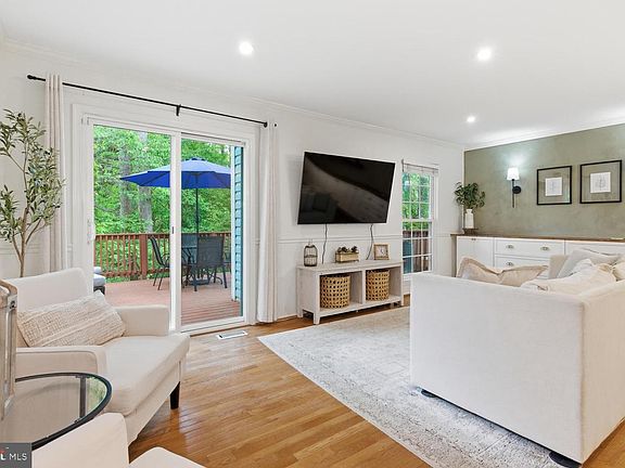 4th image of 10601 Reeds Landing Cir