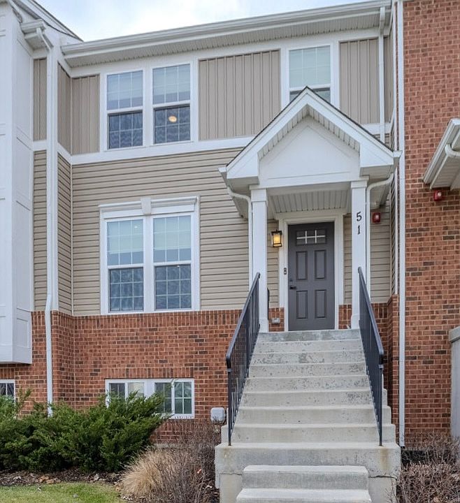 1st image of 51 Nicholas Dr E