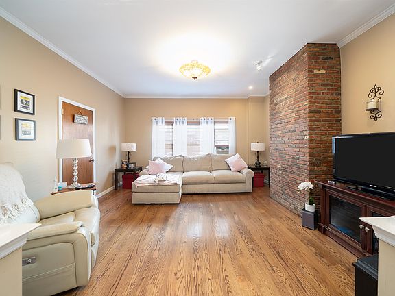 3rd image of 364 New York Ave