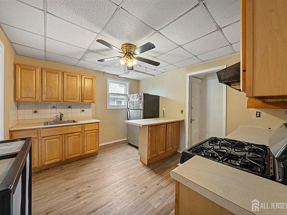 4th image of 215 Dunellen Ave