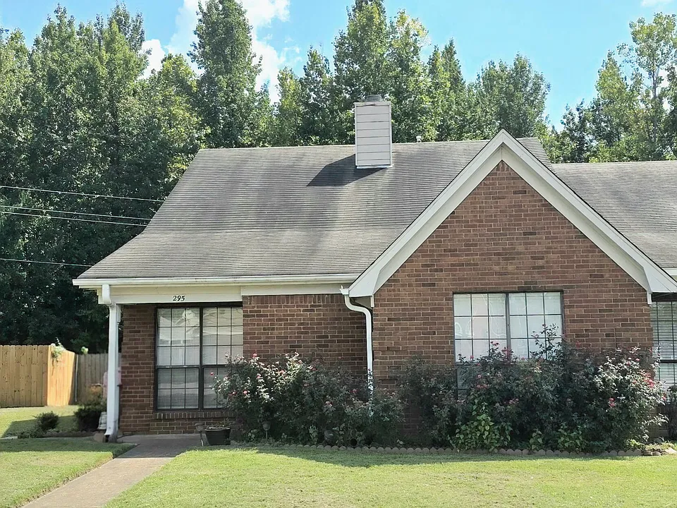 295 Garden Walk S