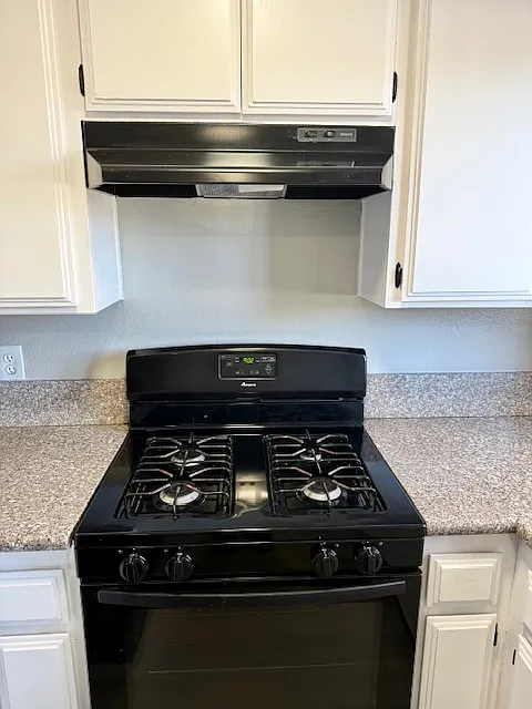 2 bed, 650 sqft, $2,200 — Photo 4