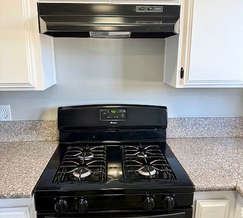 4th image of 210 Hamlet St APT 202