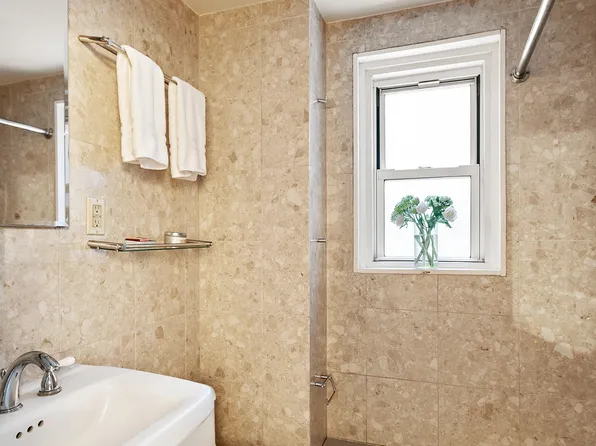 155 East 49th Street 5G image 6 of 6