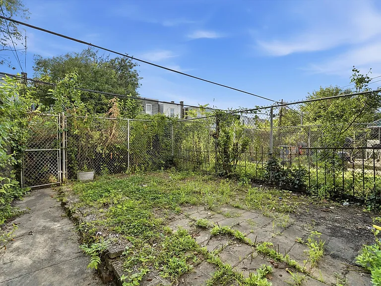 1551 N Allison St — Photo 25