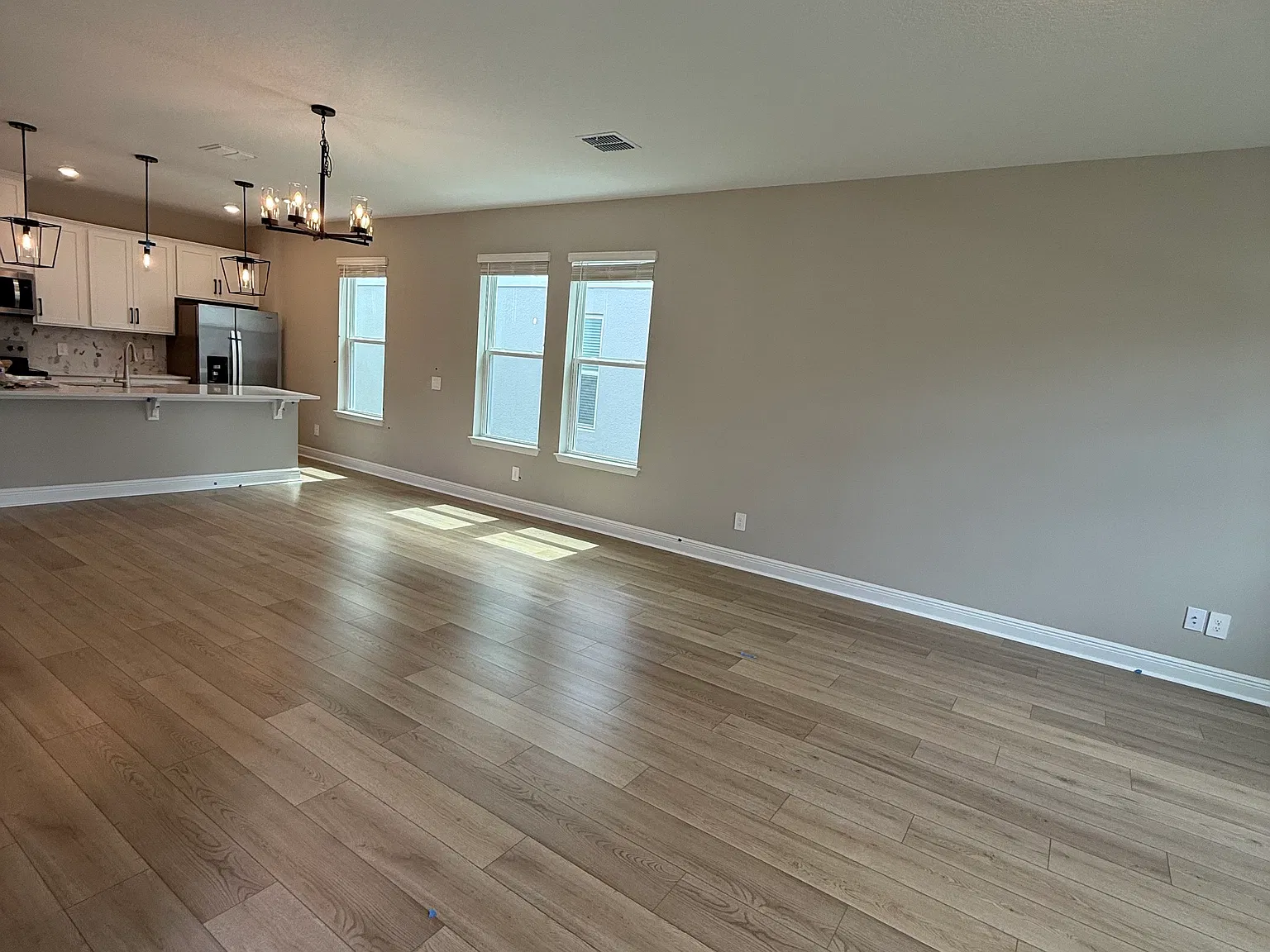 4 bed, 2.5 bath, 2152 sqft, $3,200 — Photo 3