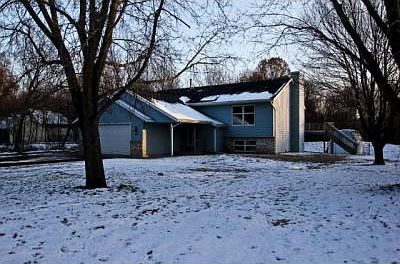 1st image of 810 Lois Ln