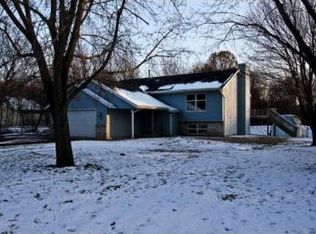 810 Lois Ln, Lino Lakes, MN 55014