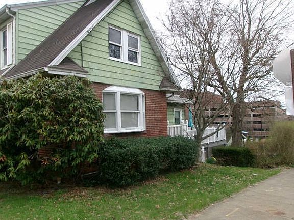2nd image of 701 E Pearl St