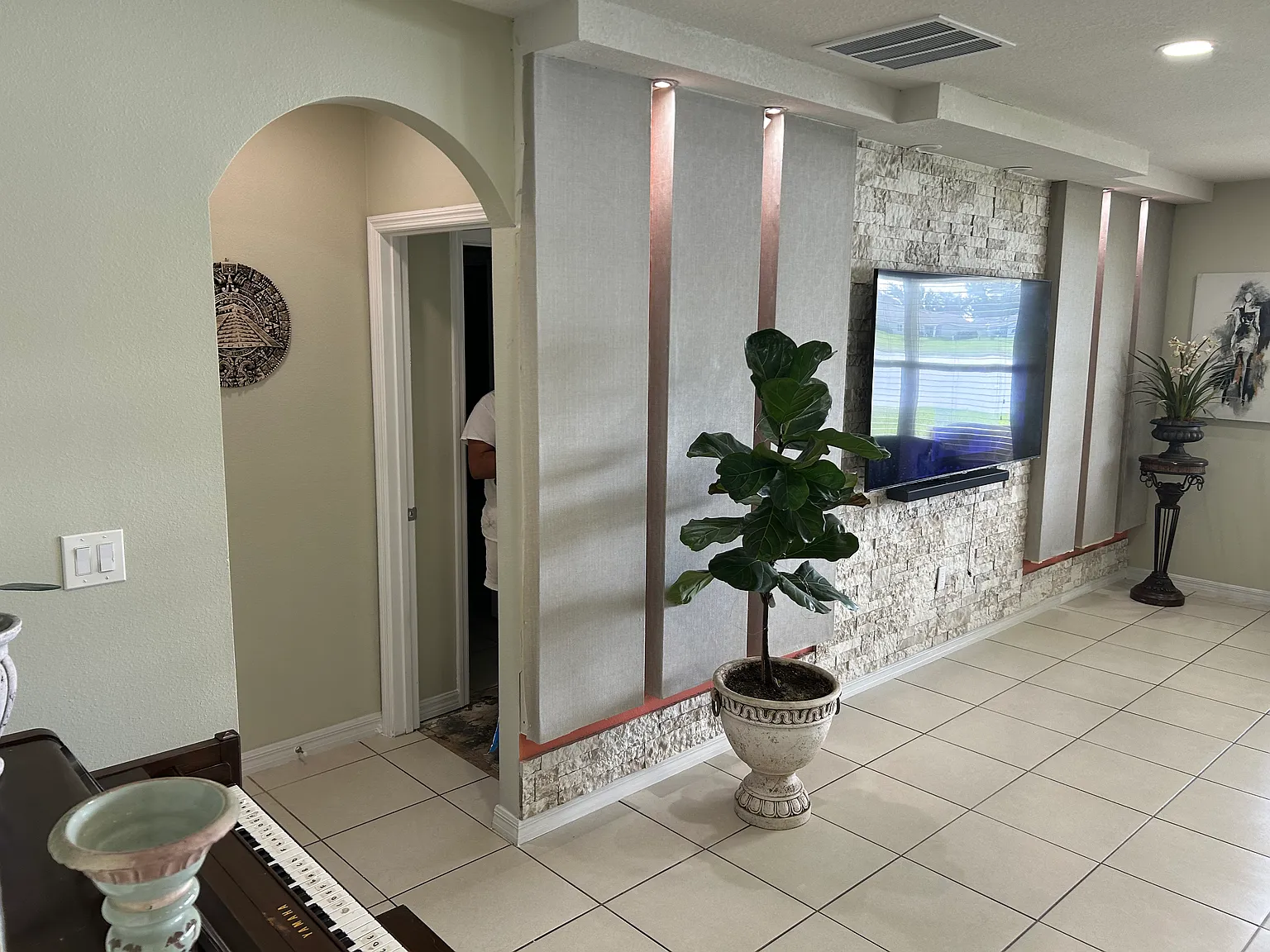 4 bed, 2339 sqft, $3,000 — Photo 4